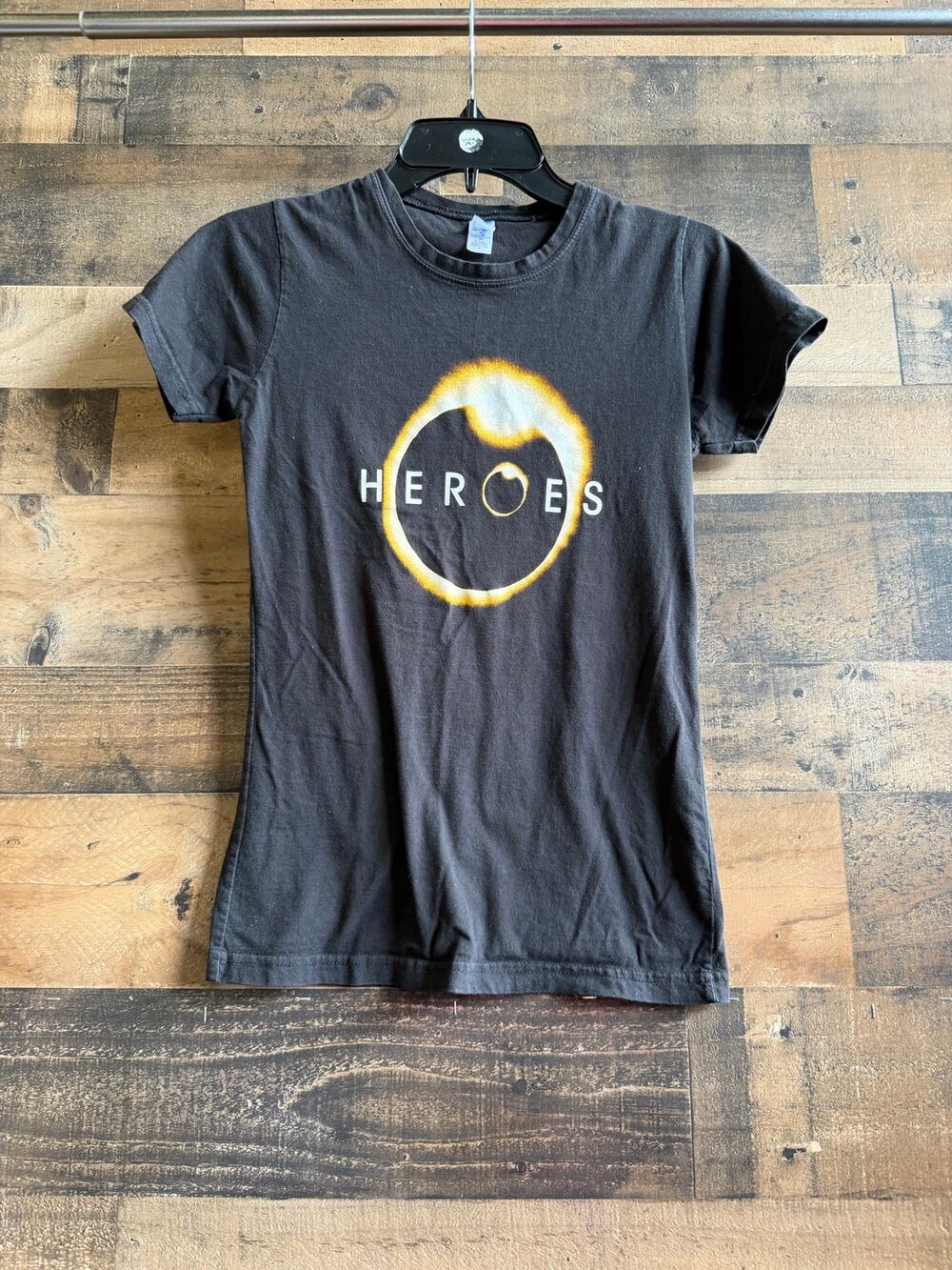 Vintage Heroes TV Show Promo T Shirt-NBC Season 1 DVD HD-DVD-Graphic Tee-Size M